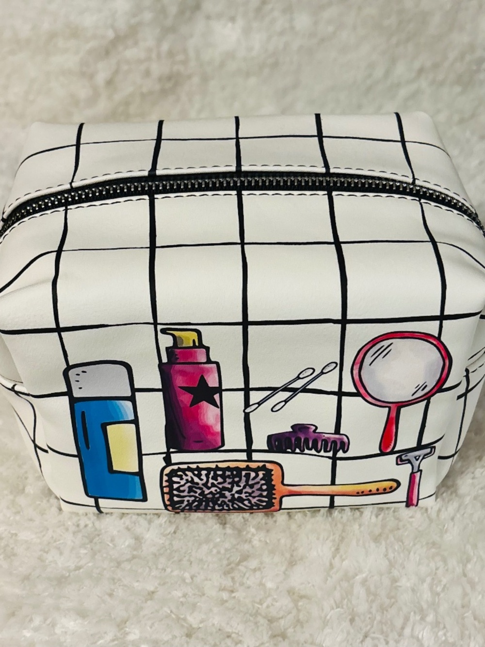 Macy’s Makeup Bag  Full Zip White/Black